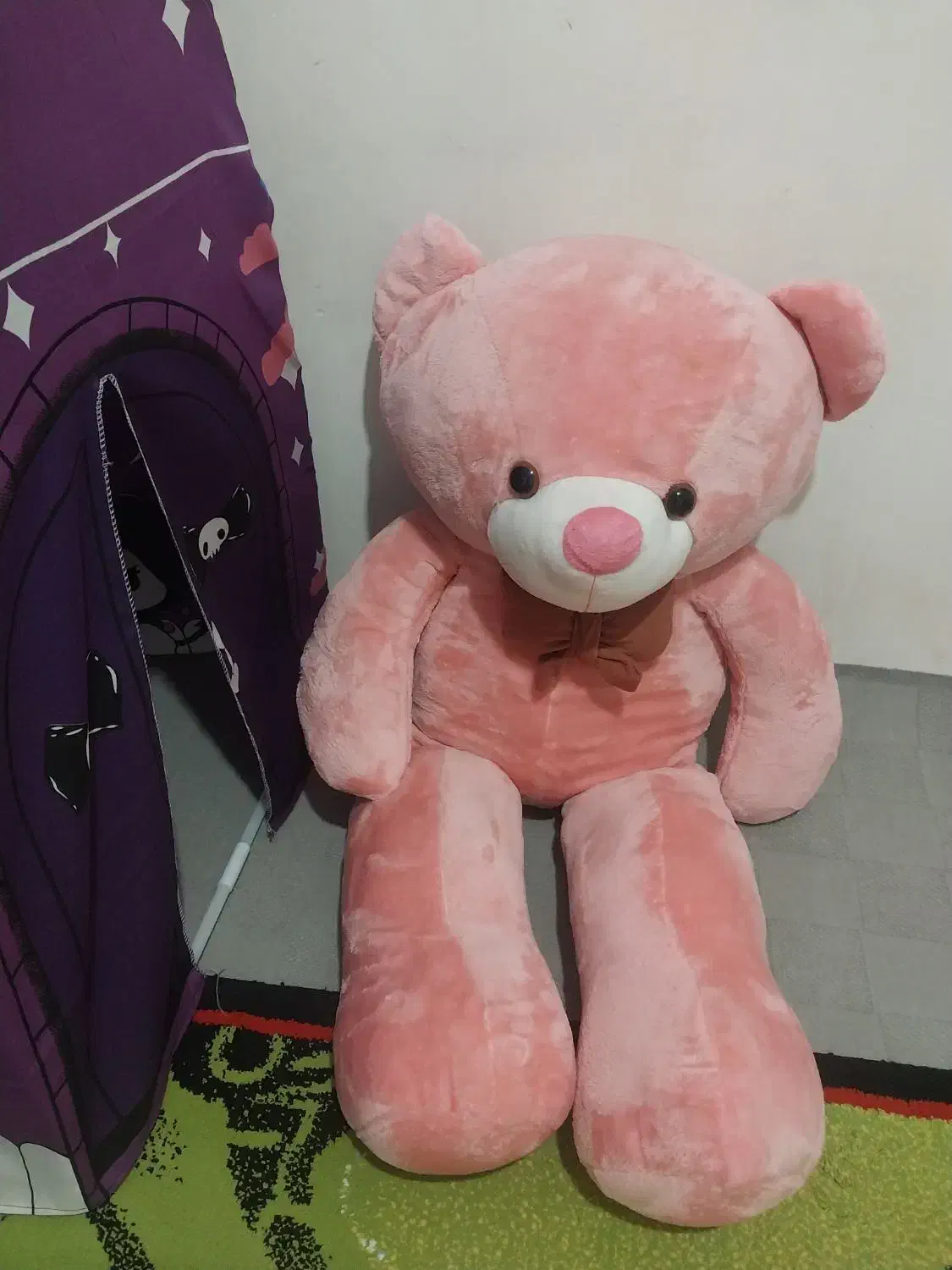 عروسک|اسباب‌بازی بچه|خوی, |دیوار