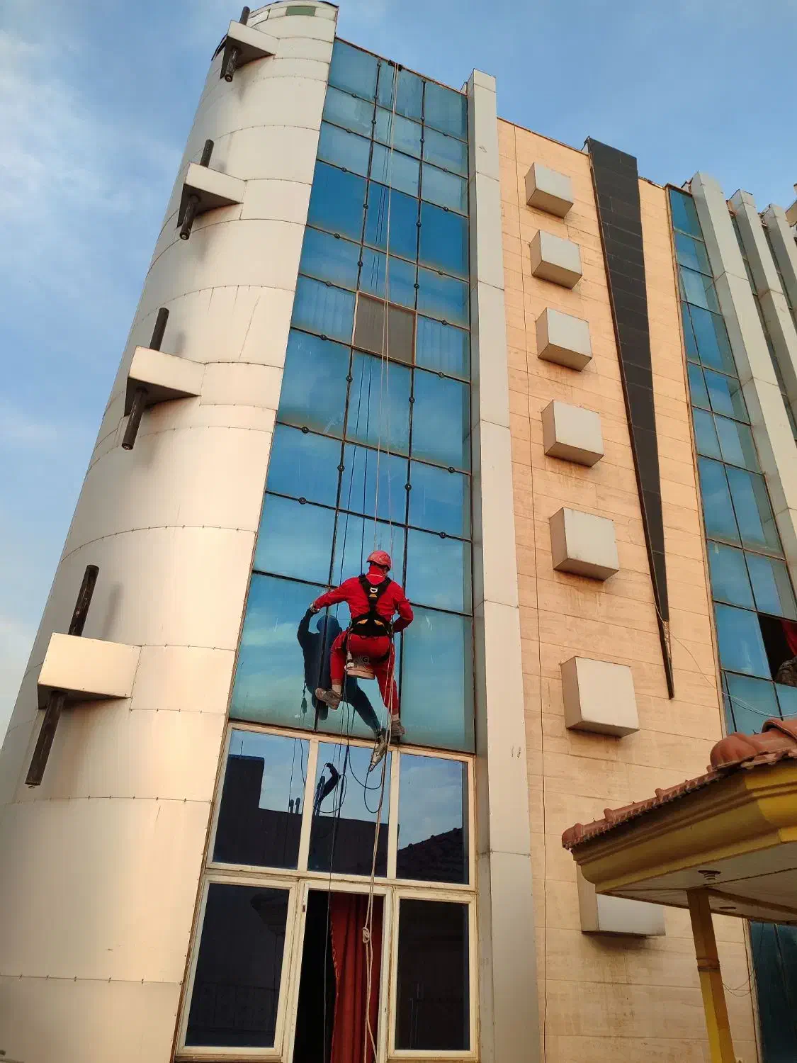 پیچ‌ ورولپلاک نما شستشوی نما نصب سنگ توری راپل|خدمات پیشه و مهارت|هشتگرد, شهرک بعثت|دیوار