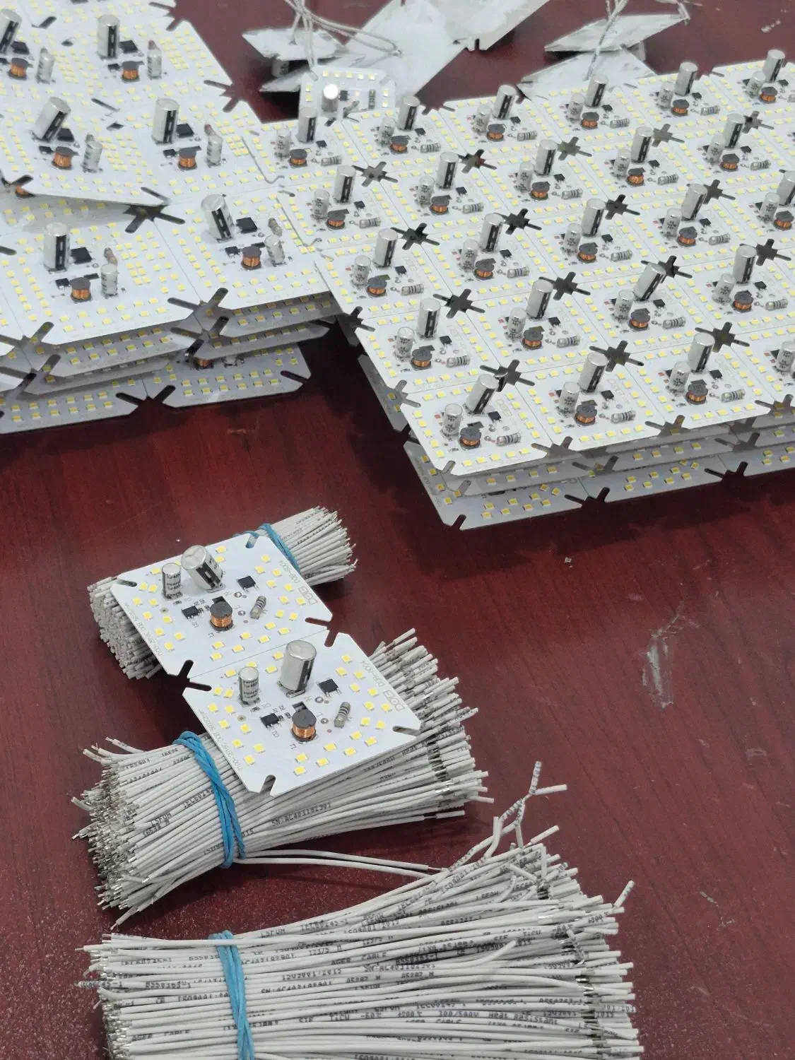 فروش لامپ LED تحویل درب منزل|لامپ و چراغ|ساری, |دیوار