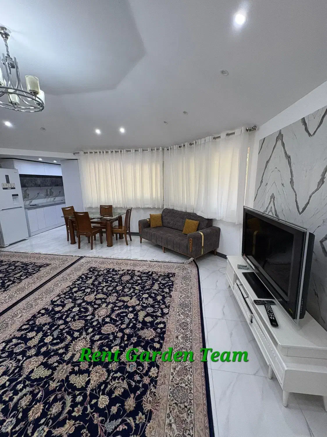 کد ۰۸۴ ، استخرابگرم جکوزی ، تیم رنت گاردن|اجارهٔ کوتاه‌مدت ویلا و باغ|شیراز, گویم|دیوار