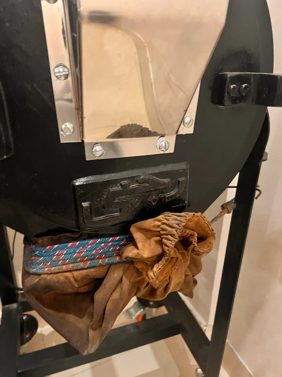 اسیاب ترک رجبی|کافی‌شاپ و رستوران|رشت, پستک|دیوار