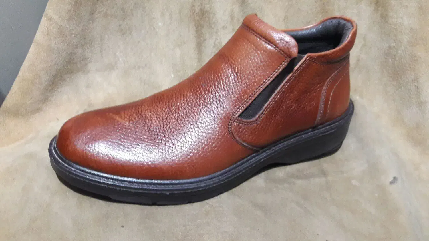 بوت تمام چرم گاوی فقط سایز 41 مانده دوجفت هست|کیف، کفش، کمربند|تبریز, |دیوار