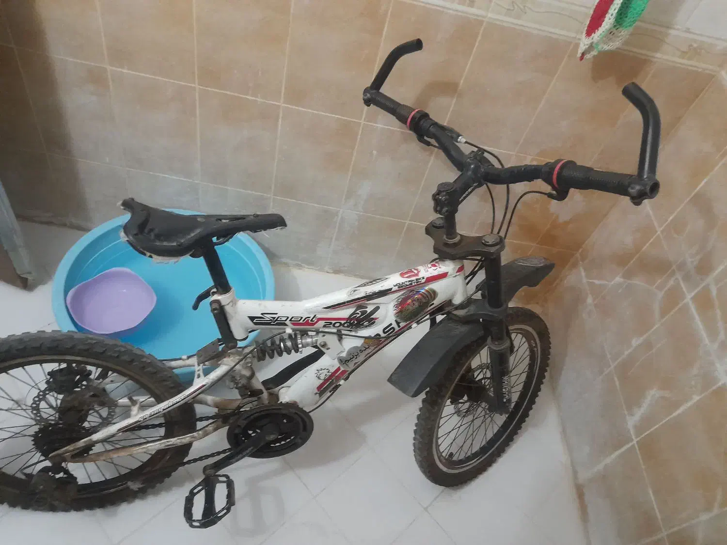 دوچرخه|دوچرخه، اسکیت، اسکوتر|پرند, فاز ۲|دیوار