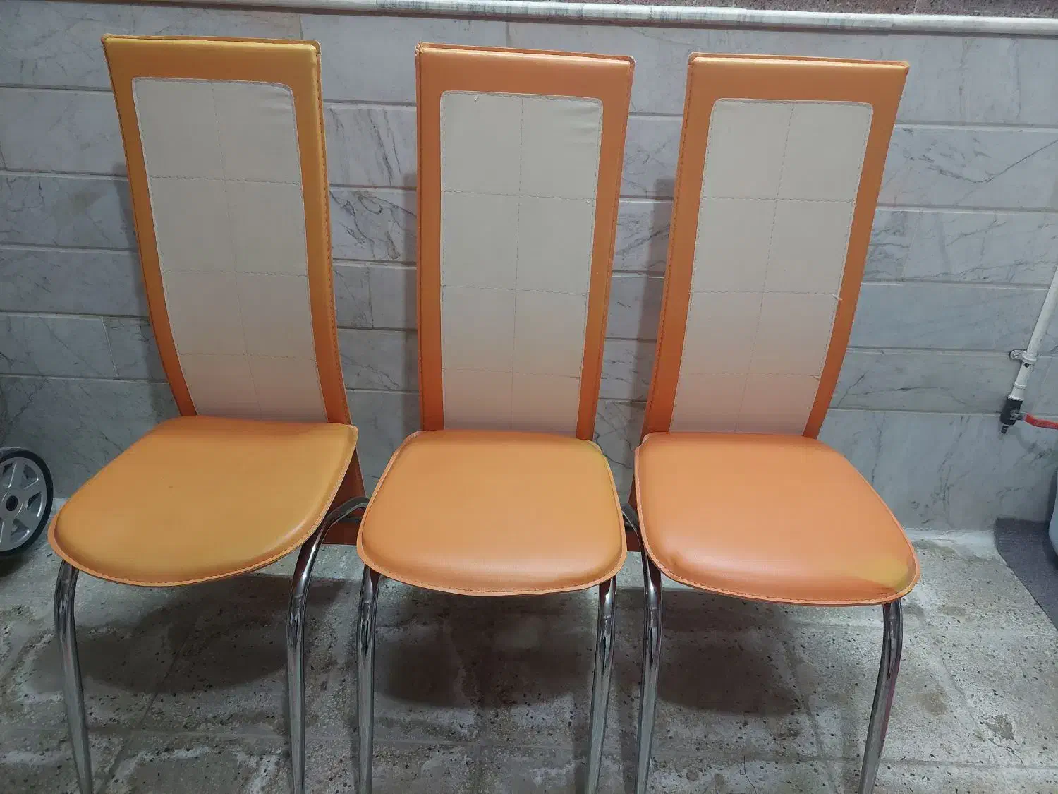 صندلی و میز|میز و صندلی غذاخوری|قم, چهل درخت‎|دیوار