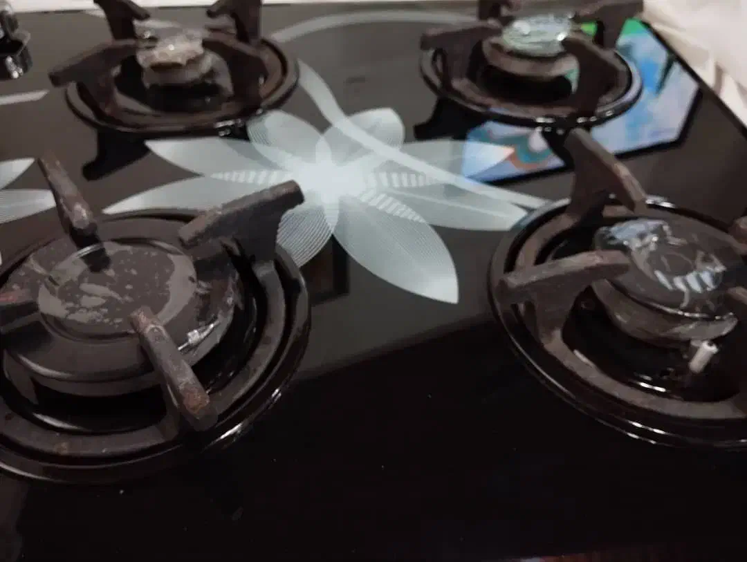 گاز رو میزی شیشه ای در حدنو کاملا تمیز و سالم|اجاق گاز و لوازم برقی پختوپز|بندر انزلی, امامزاده|دیوار