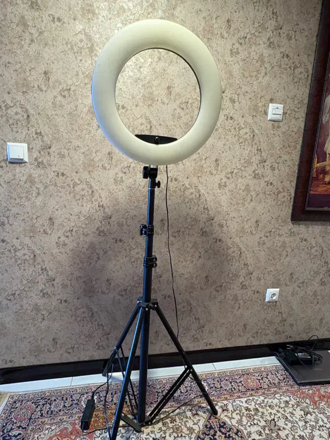 رینگ لایت با پایه فلزی و لوازم جانبی کامل|دوربین عکاسی و فیلمبرداری|اصفهان, سپاهانشهر|دیوار