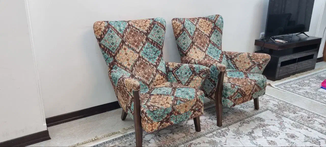 دو عدد مبل تک نفره|مبلمان خانگی و میز عسلی|قم, باجک یک|دیوار