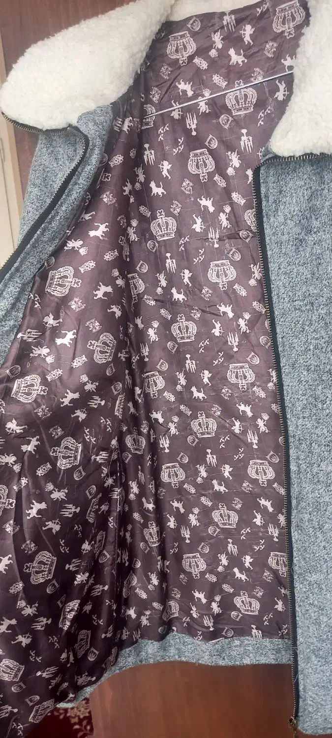 پالتو|لباس|مشهد, پایگاه شکاری|دیوار