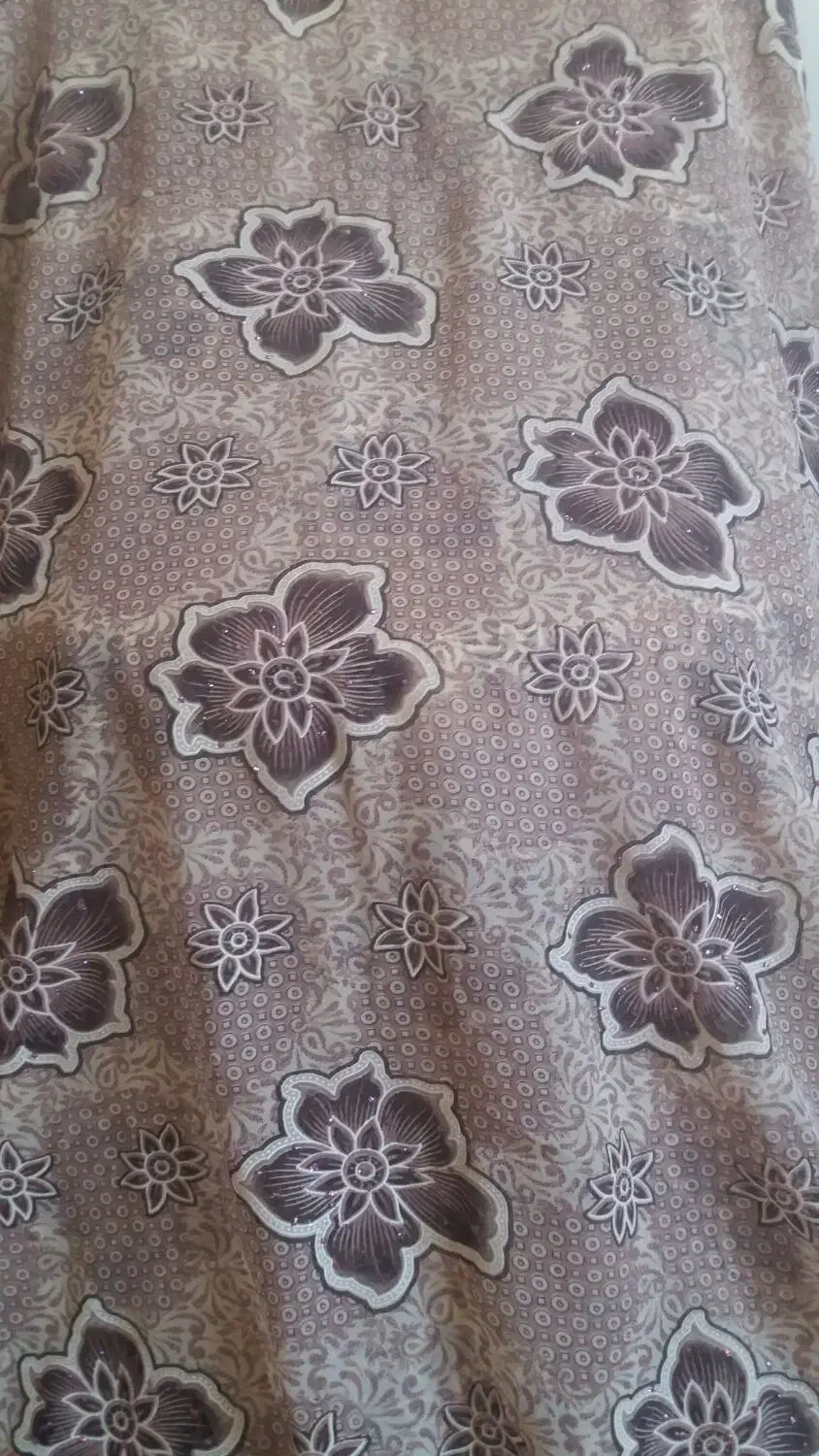 مقداری پارچه وچادر دوخته آماده|لباس|شوشتر, |دیوار