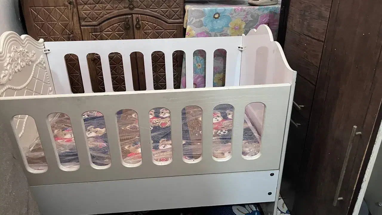 تخت خواب کودک همراه تشک|تخت و صندلی بچه|قرچک, حسنک|دیوار