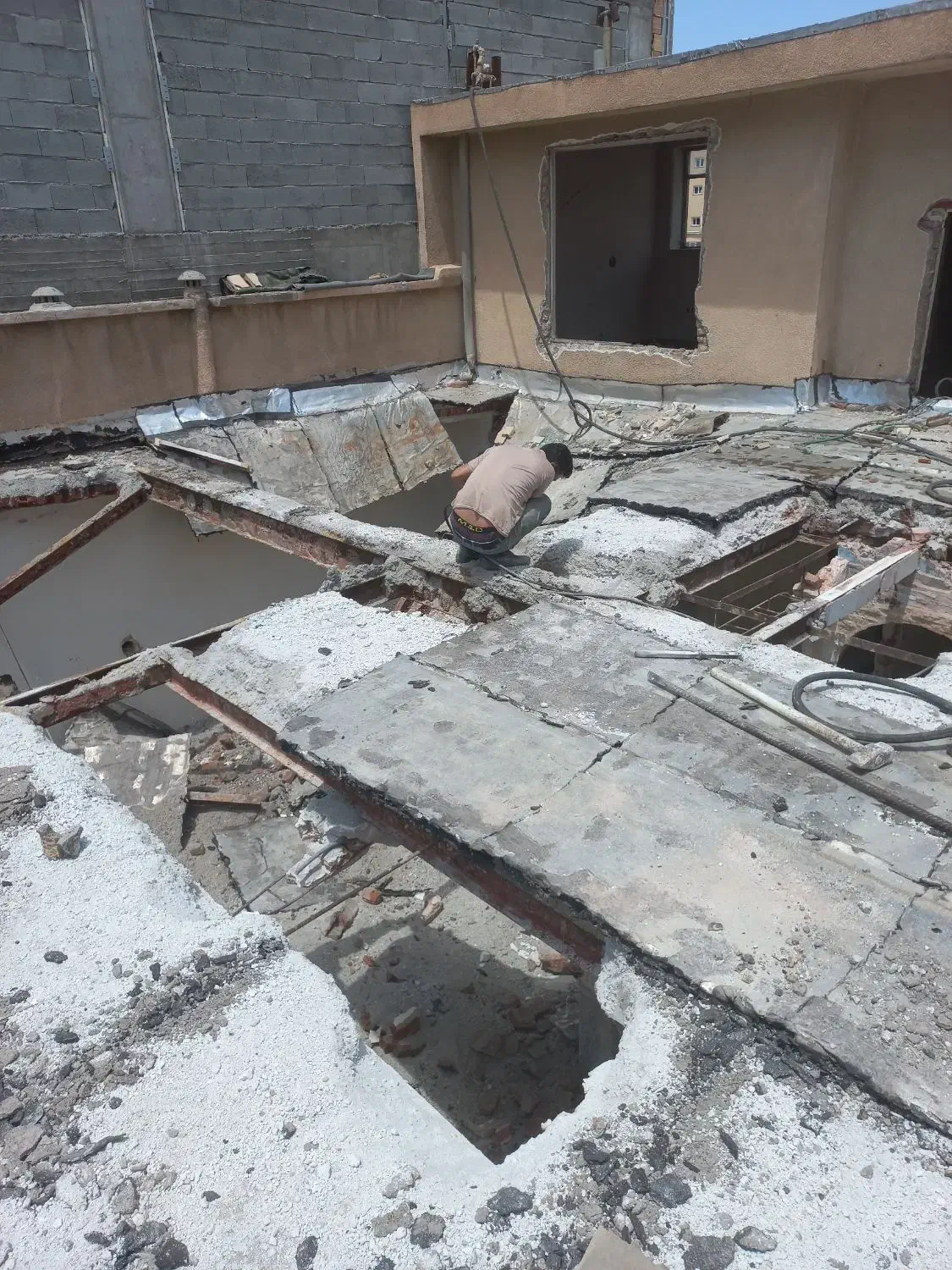 شرکت پیمانکاری تخریب ساختمان تبریز|خدمات پیشه و مهارت|تبریز, |دیوار