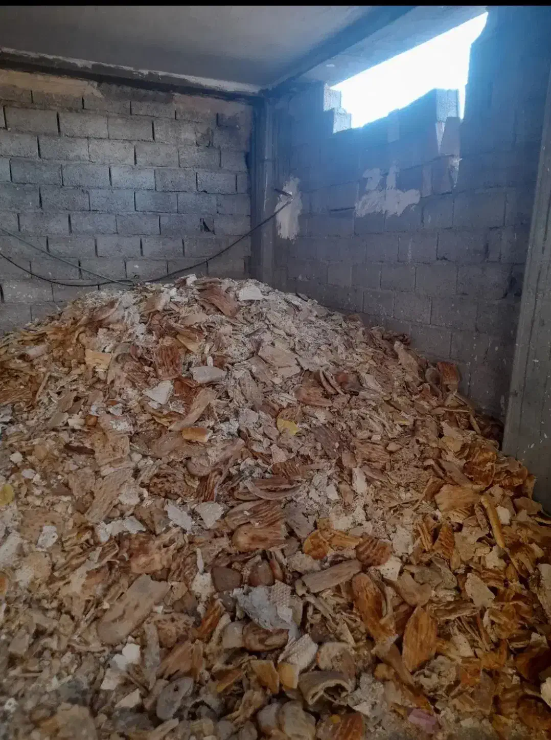 نون خشک|خوردنی و آشامیدنی|میانه, |دیوار