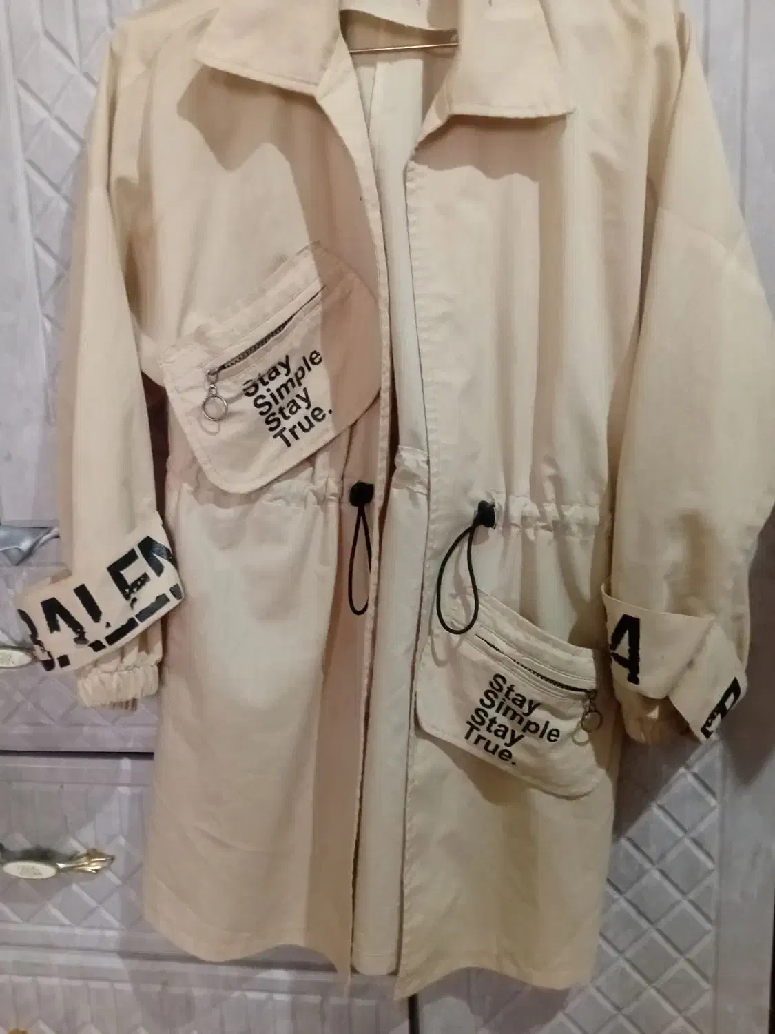 چند تا مانتو|لباس|میانه, |دیوار