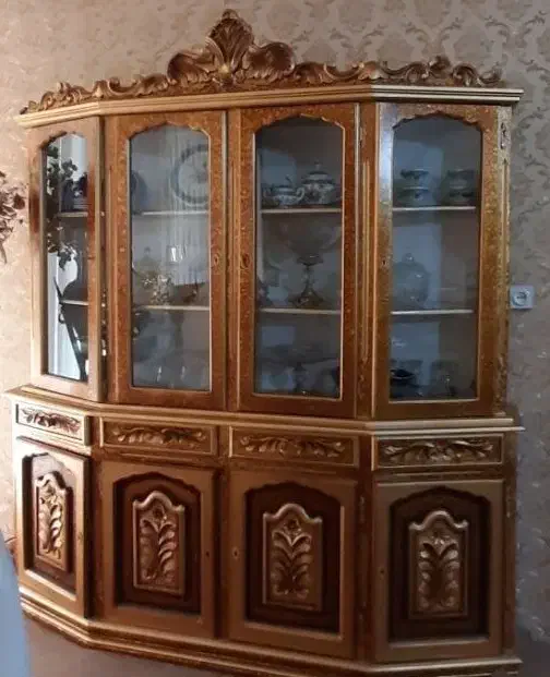 بوفه ی چوبی بسیار جا دار|بوفه، ویترین، کنسول|میانه, |دیوار