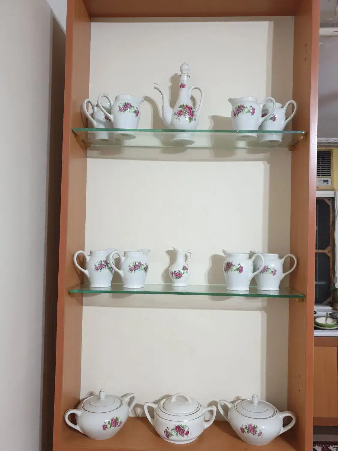 گلسرخی|کلکسیون اشیاء عتیقه|پیربازار, |دیوار