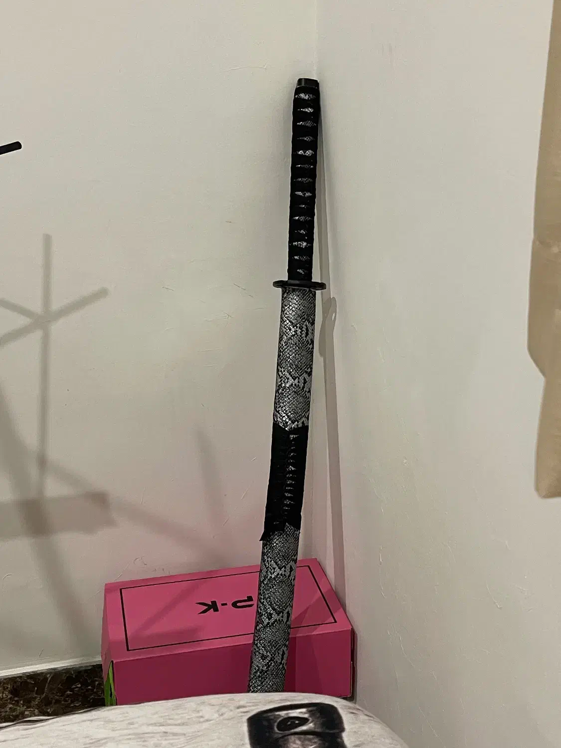 کاتانا با حکاکی اژدها|کوهنوردی و کمپینگ|اندیشه, اندیشه فاز ۴|دیوار