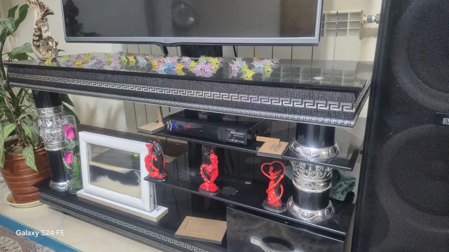 زیرتلویزیونی ورساج سالم وتمیز|میز تلویزیون|خمینی‌شهر, |دیوار