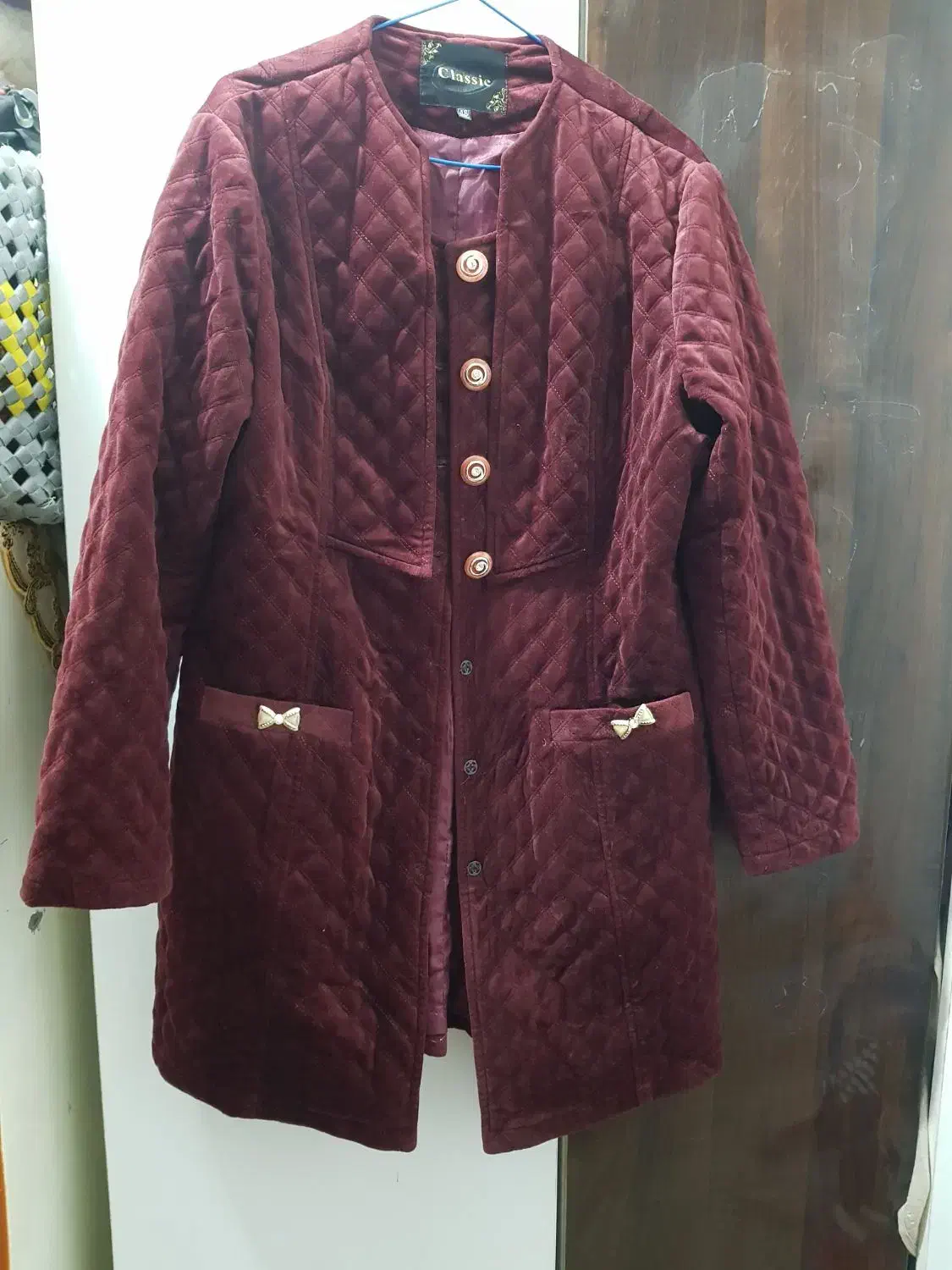 پالتو زنانه سایز ۴۸ مخمل زرشکی درحدنو|لباس|مشهد, زیرکن|دیوار