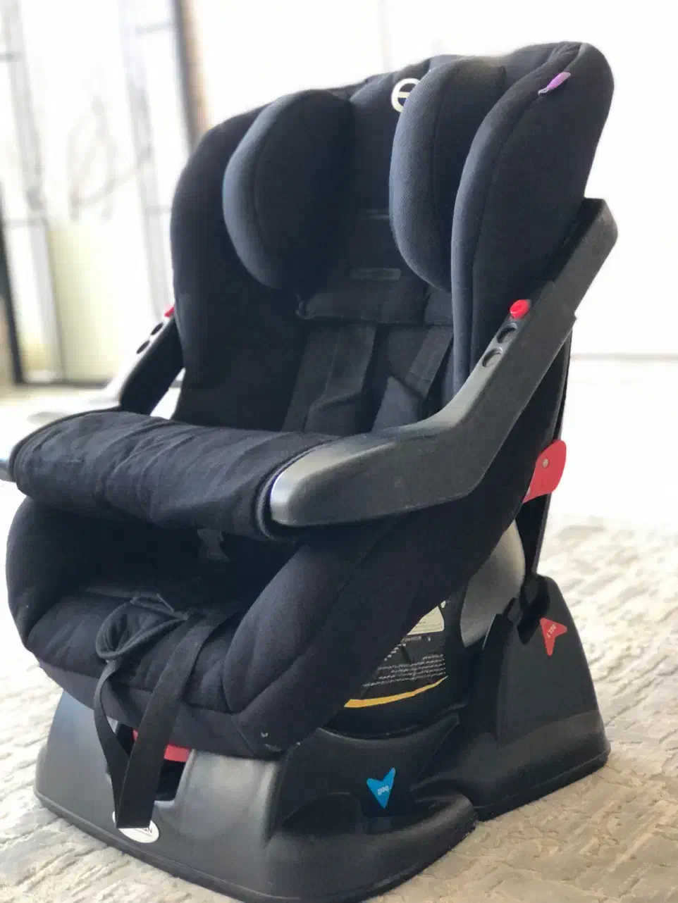 صندلی کودک درحد نو|تخت و صندلی بچه|سنندج, |دیوار