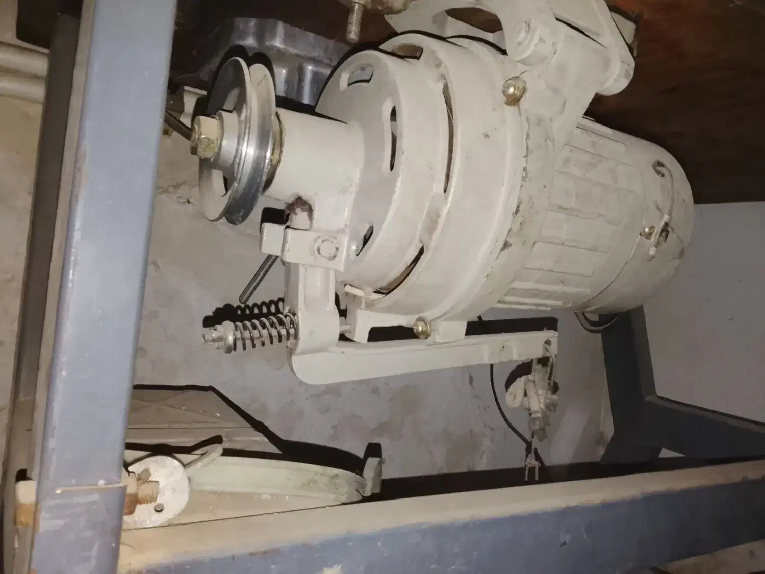 میز چرخ خیاطی|چرخ خیاطی و ریسندگی|اصفهان, برازنده|دیوار