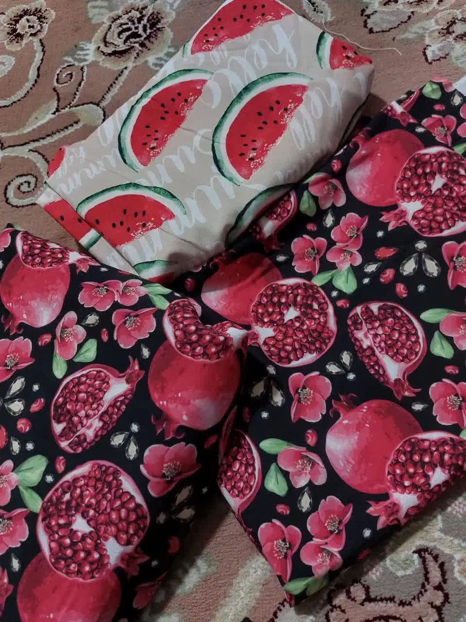 پارچه هندوانه‌ای و اناری|لباس|زیرآب, |دیوار