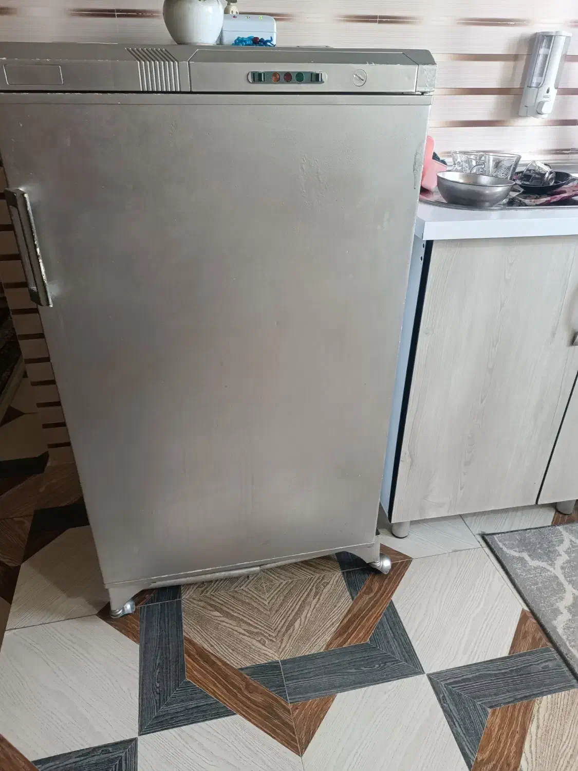 فریزر چهار کشو|یخچال و فریزر|صحنه, |دیوار