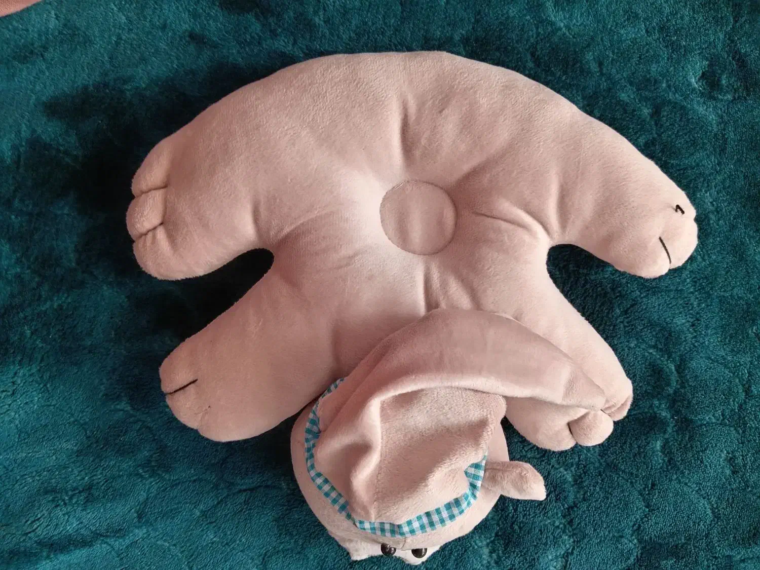 آغوشی و کلاه فرم دهی سر نوزاد|اسباب و اثاث بچه|اصفهان, شهرک کاوه|دیوار