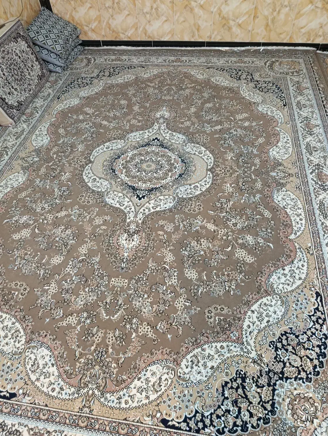 4عدد فرش 12متری 500شانه نگین مشهد|فرش|بیستون, |دیوار