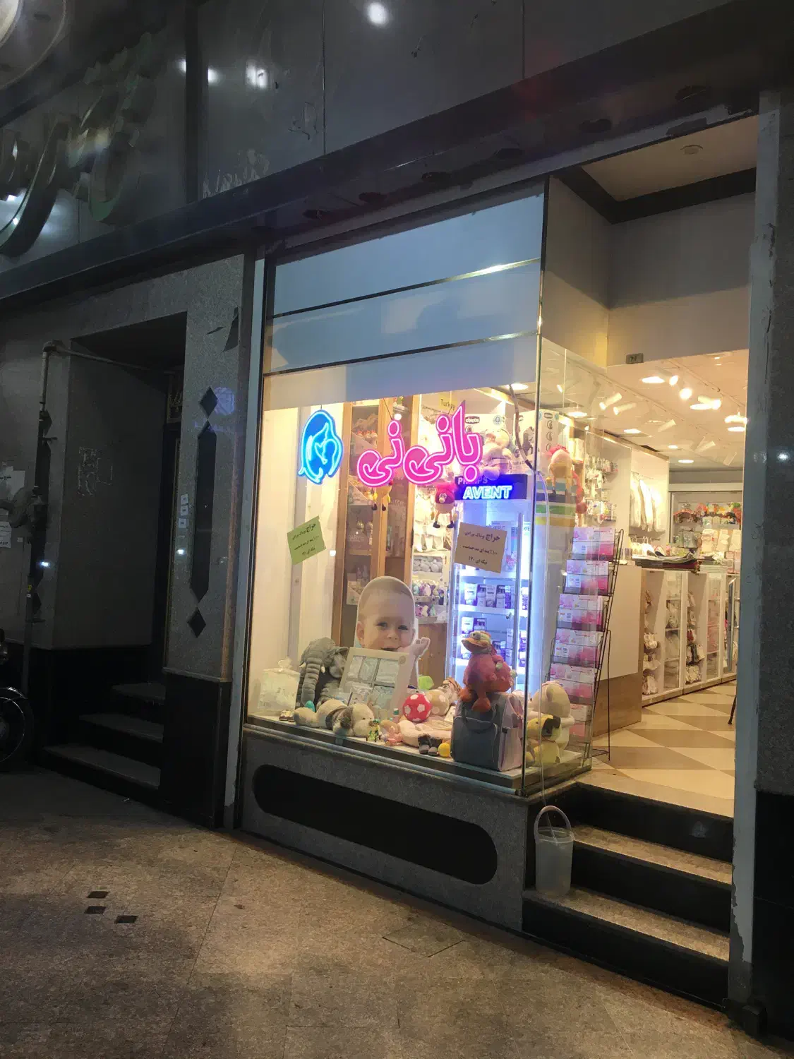 مغازه۳۵متری با۲۶متر بالکن(خ کتابفروشی رشد) مرکزشهر|اجارهٔ مغازه و غرفه|اهواز, نادری|دیوار