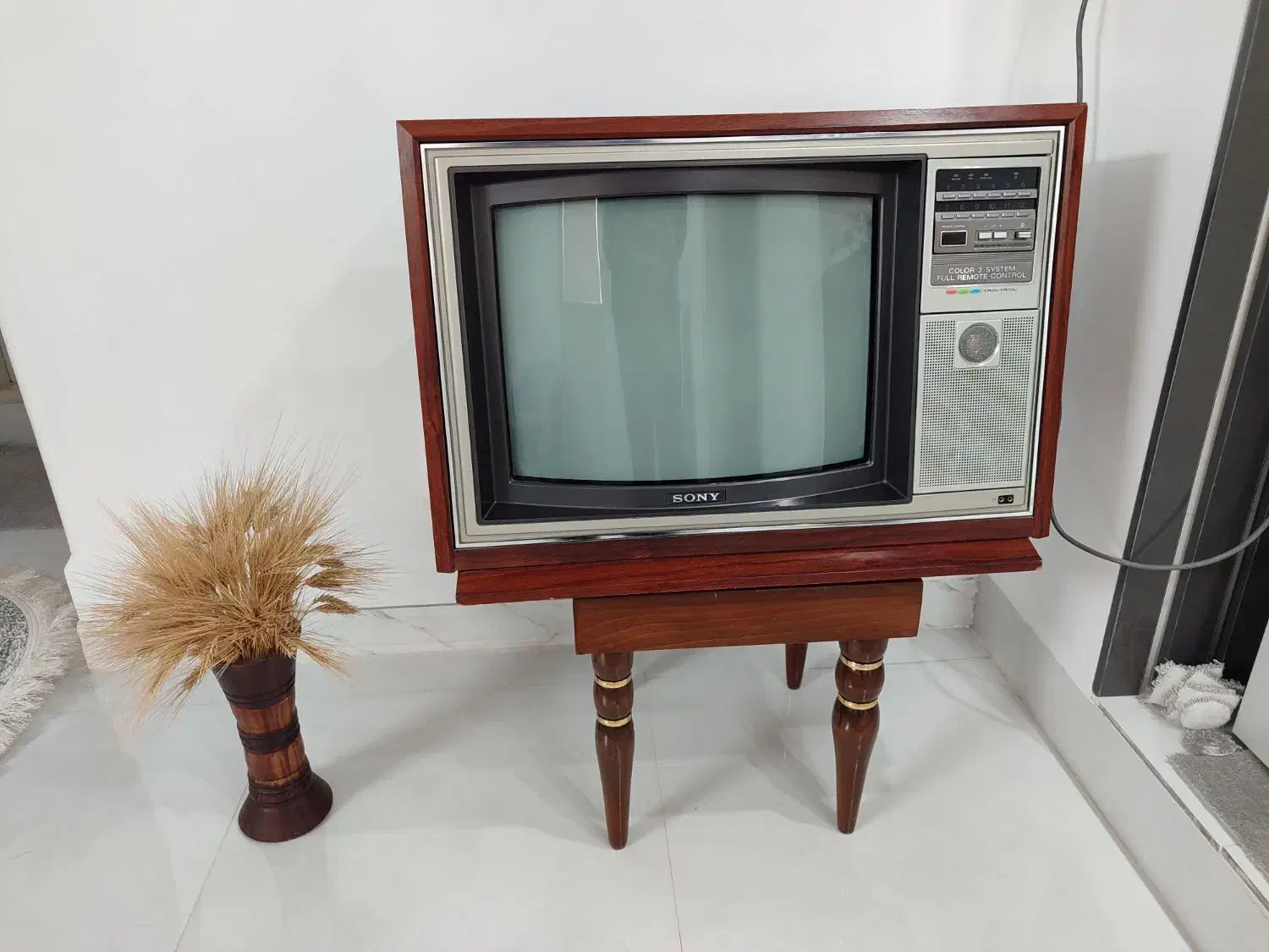 تلویزیون عتیقه و قدیمی سونی|کلکسیون اشیاء عتیقه|قم, چهار مردان|دیوار