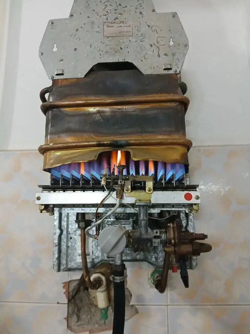 تعمیرکار تخصصی آبگرمکن دیواری و سرویس بخاری درمنزل|خدمات پیشه و مهارت|قم, نیروگاه|دیوار