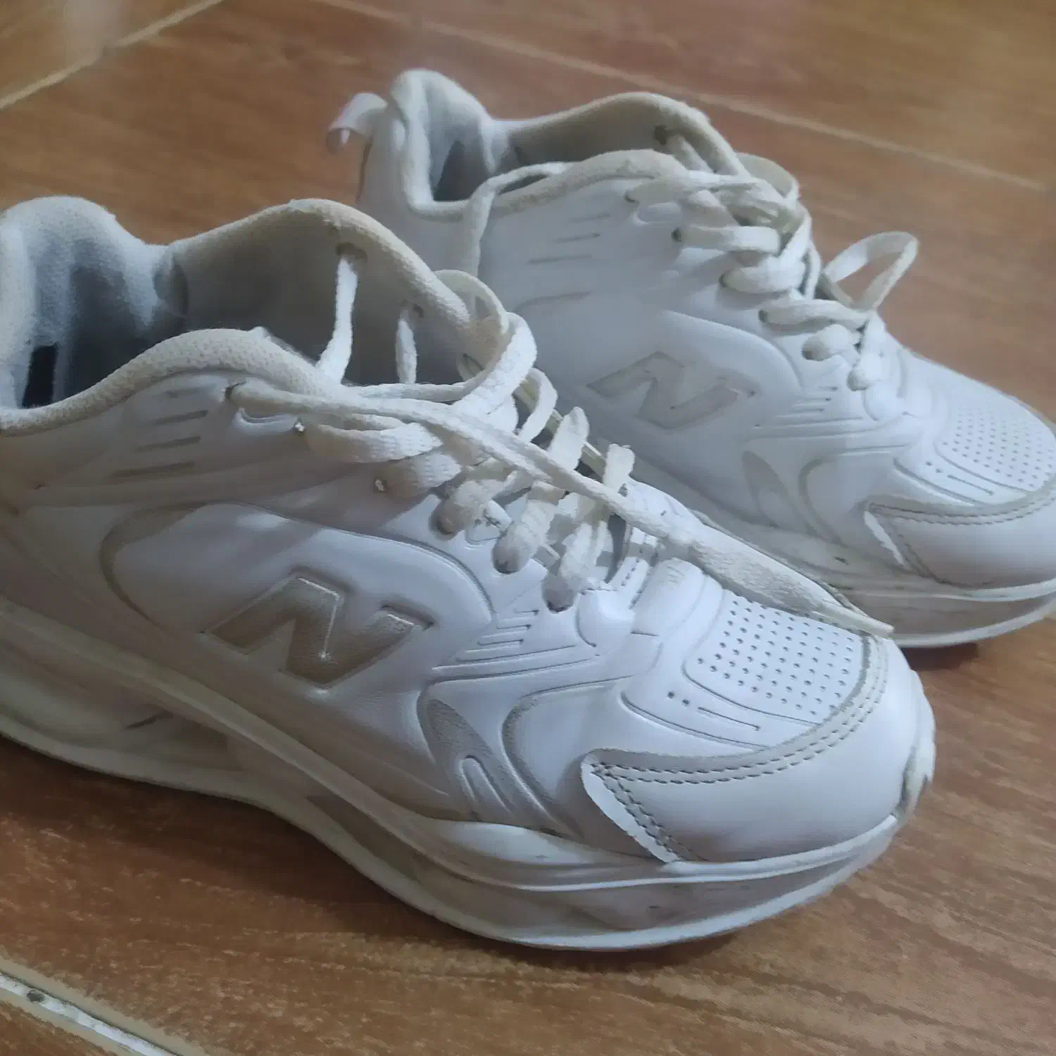 کفش|کیف، کفش، کمربند|سرپل ذهاب, |دیوار