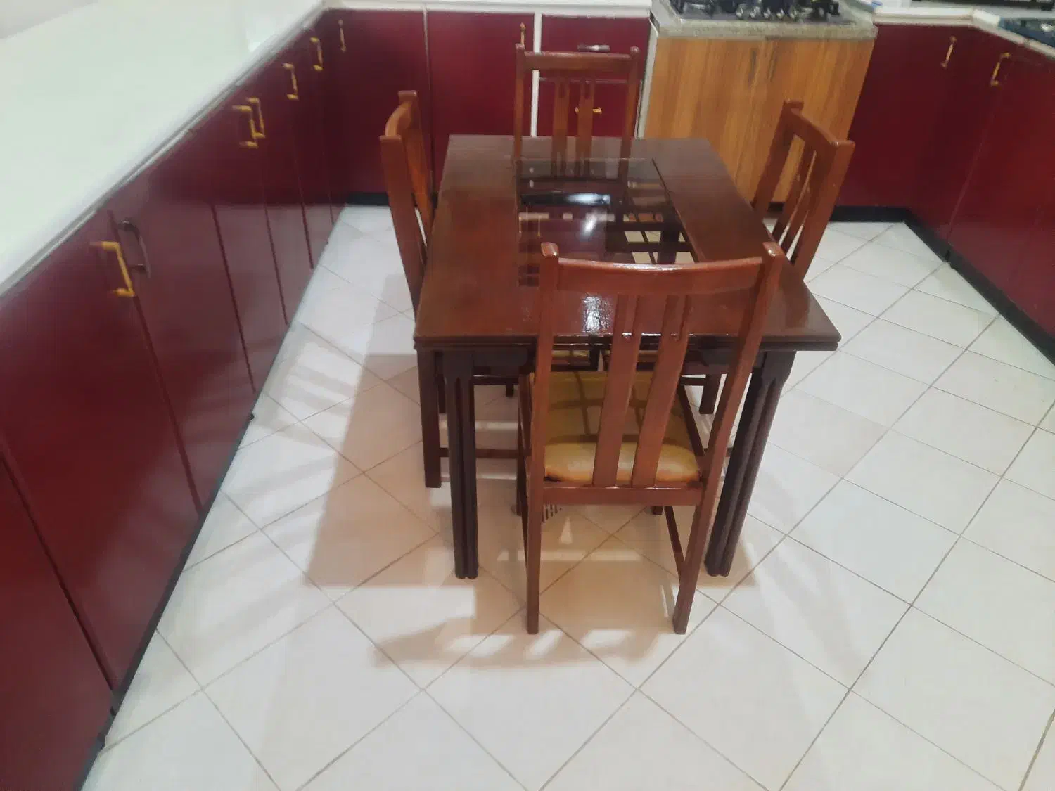 میز چهار نفره نهار خوری تمام چوب سالم|میز و صندلی غذاخوری|کرمان, |دیوار