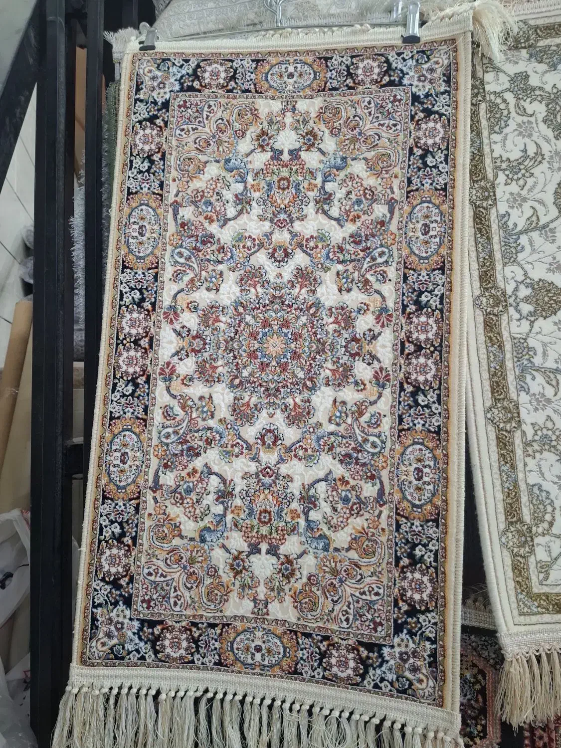 پادری فرش بافت ۷۰۰ و ۱۲۰۰ شانه|پادری|بهبهان, |دیوار