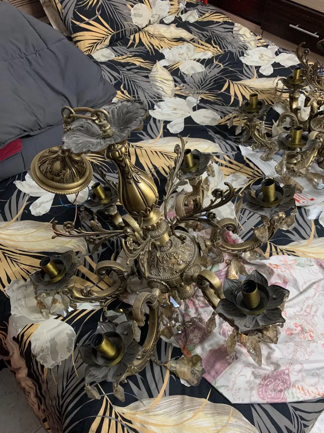 لوستر برنزی جفت|لوستر و چراغ آویز|اصفهان, جلفا|دیوار