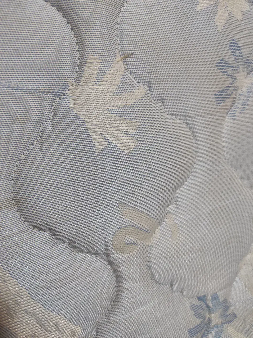 تشک تخت|تشک تختخواب|قم, بنیاد|دیوار