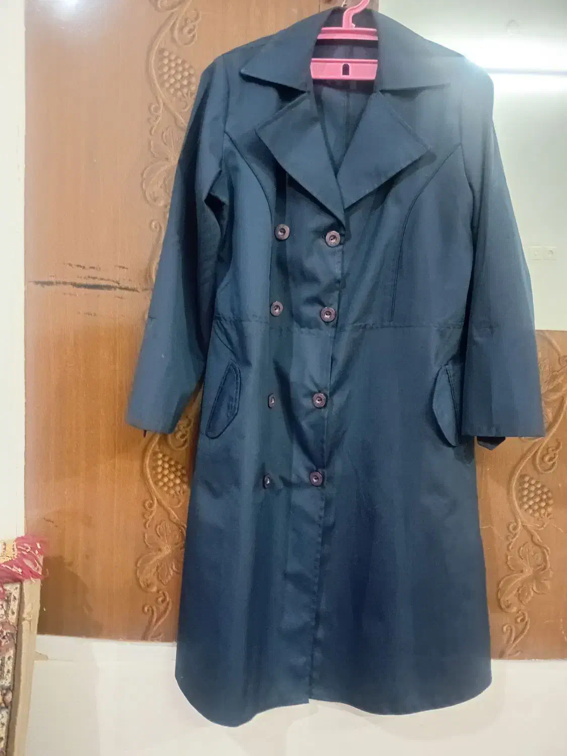 مانتو سرمه ای|لباس|صحنه, |دیوار