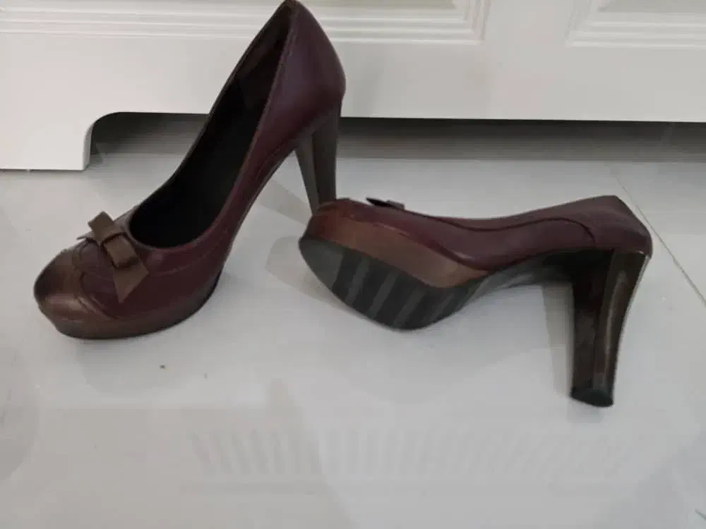 کفش چرم|کیف، کفش، کمربند|اندیشه, اندیشه فاز ۴|دیوار