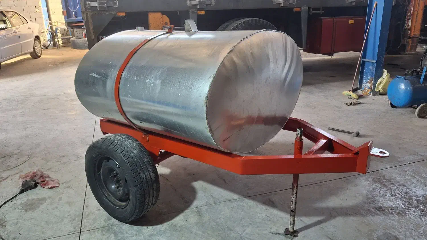 فروش انواع تانکر و مخزن گالوانیزه چرخدار|ماشین‌آلات صنعتی|بروجن, |دیوار