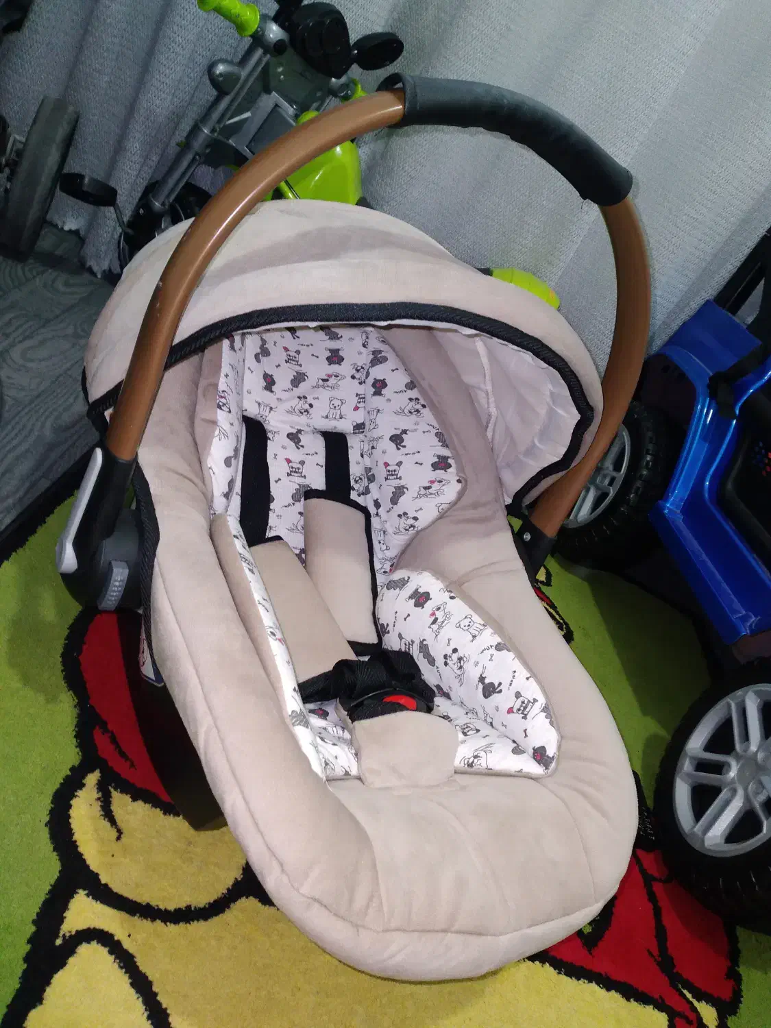 کریرنوزاد|کالسکه و لوازم جانبی|نکا, |دیوار