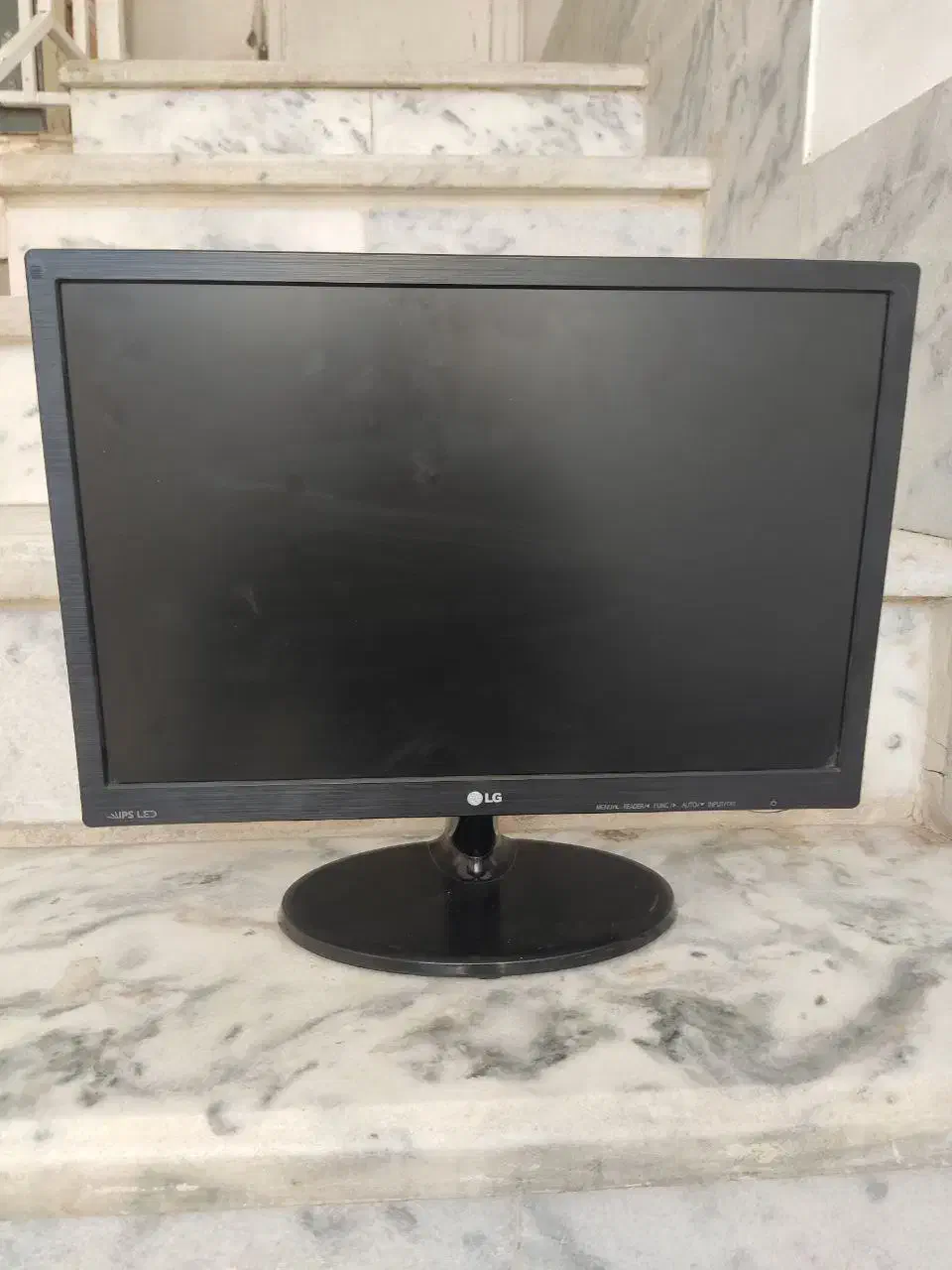 مانیتور کاملا سالم و درحدنو|قطعات و لوازم جانبی رایانه|سنندج, |دیوار