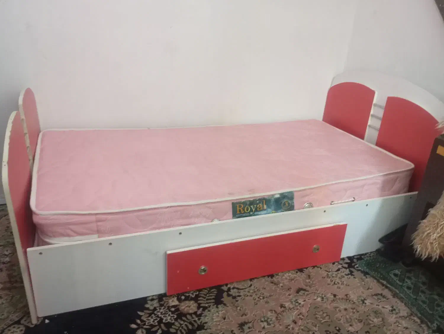 تخت خواب یک نفره چوبی کشو دار با تشک|تخت و سرویس خواب|بروجرد, |دیوار