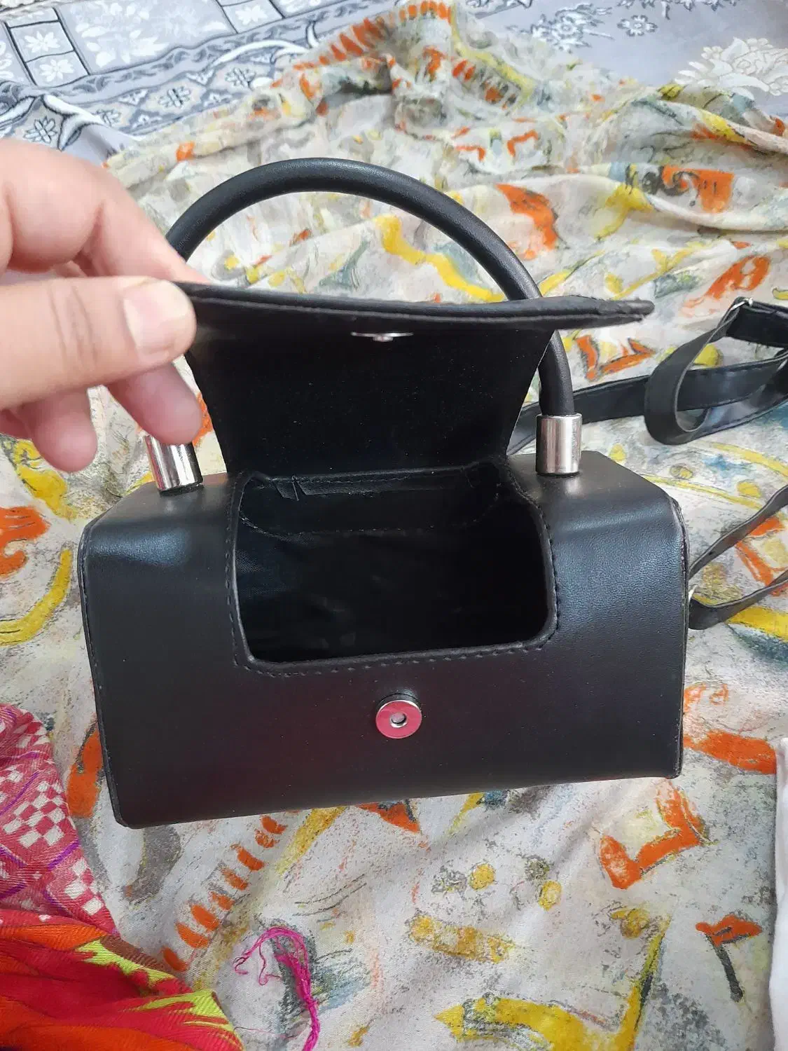 کیف|کیف، کفش، کمربند|مشهد, کشف|دیوار