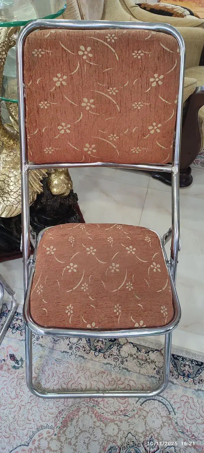 ۷ عدد صندلی تاشو زیبا ، محکم و سالم|صندلی و نیمکت|کرج, عظیمیه|دیوار