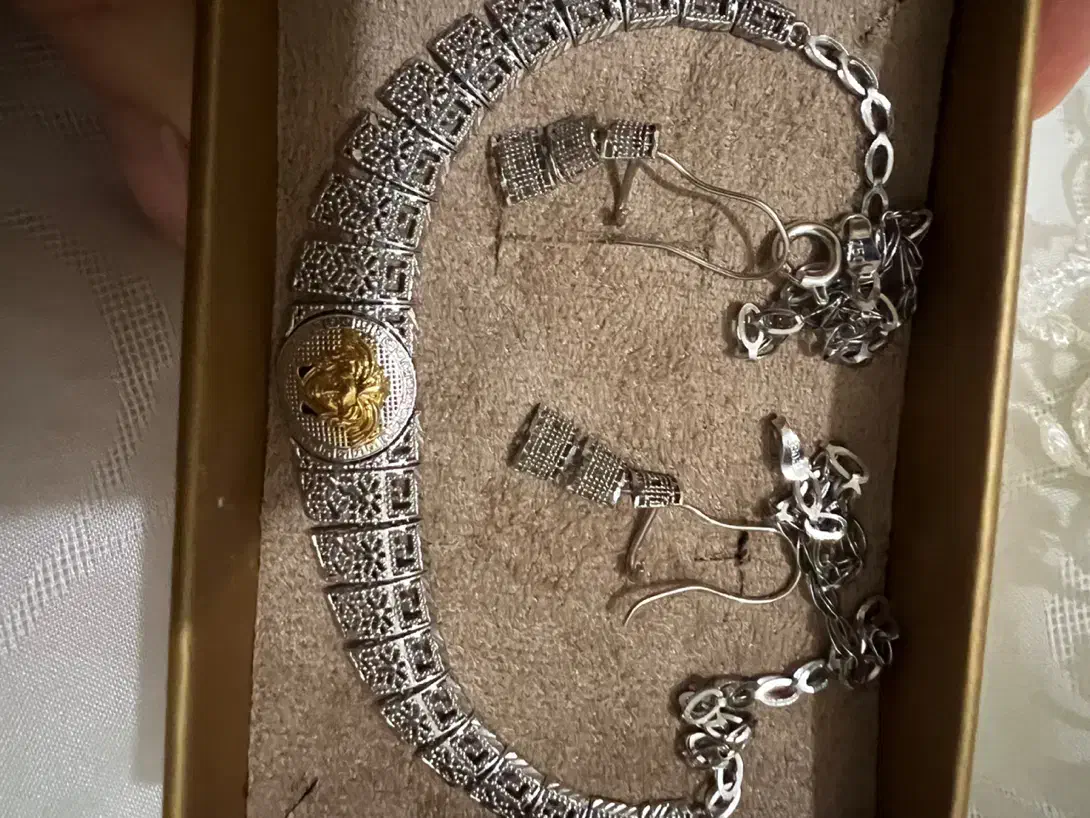 طلای بسیار شیک فقط ۲ درصد بالای تابلو|جواهرات|قزوین, |دیوار