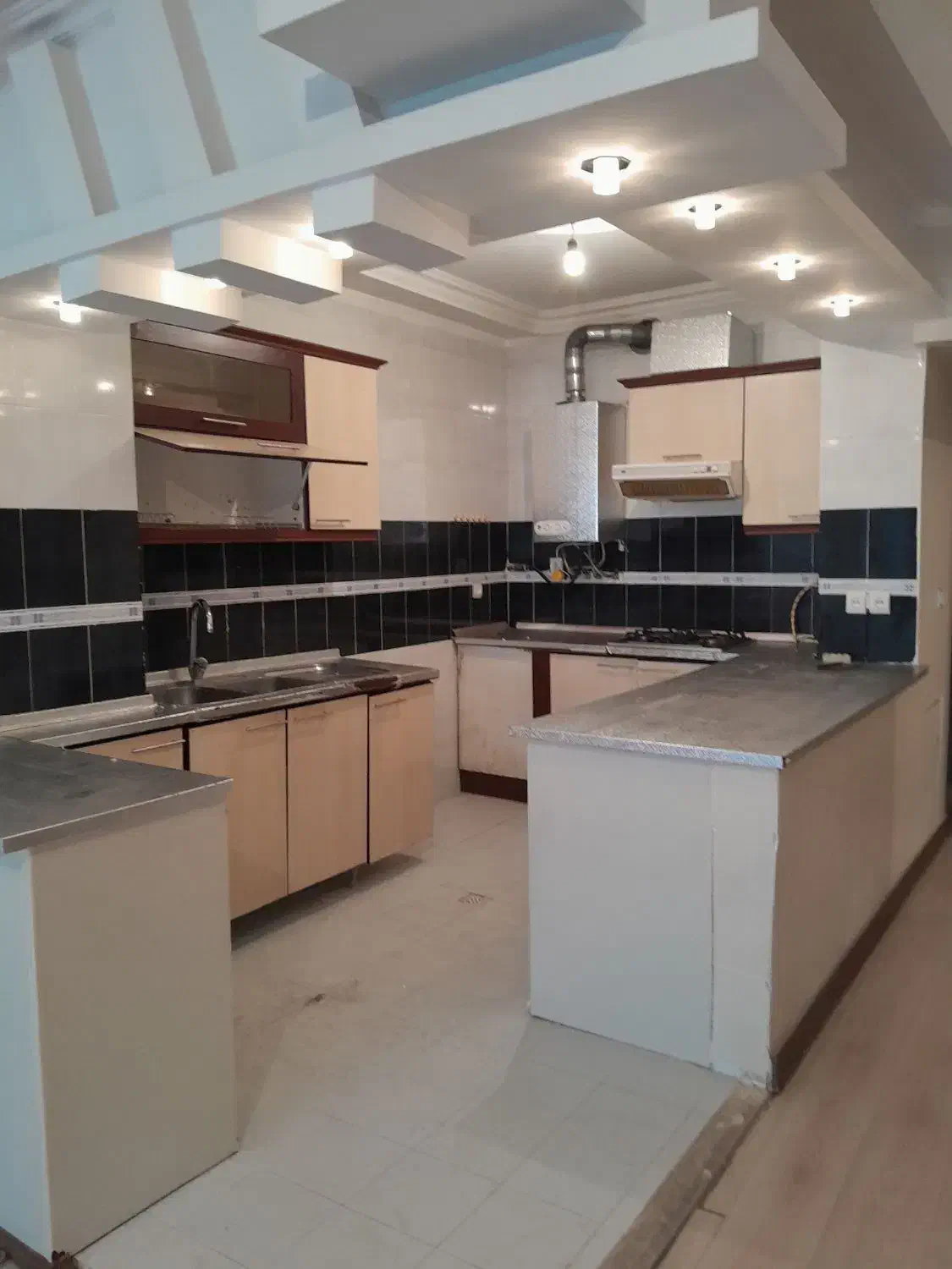 فروش کابینت همراه هود، سینک و گاز|آبچکان و نظمدهنده ظروف|شاهینشهر, نظامی|دیوار