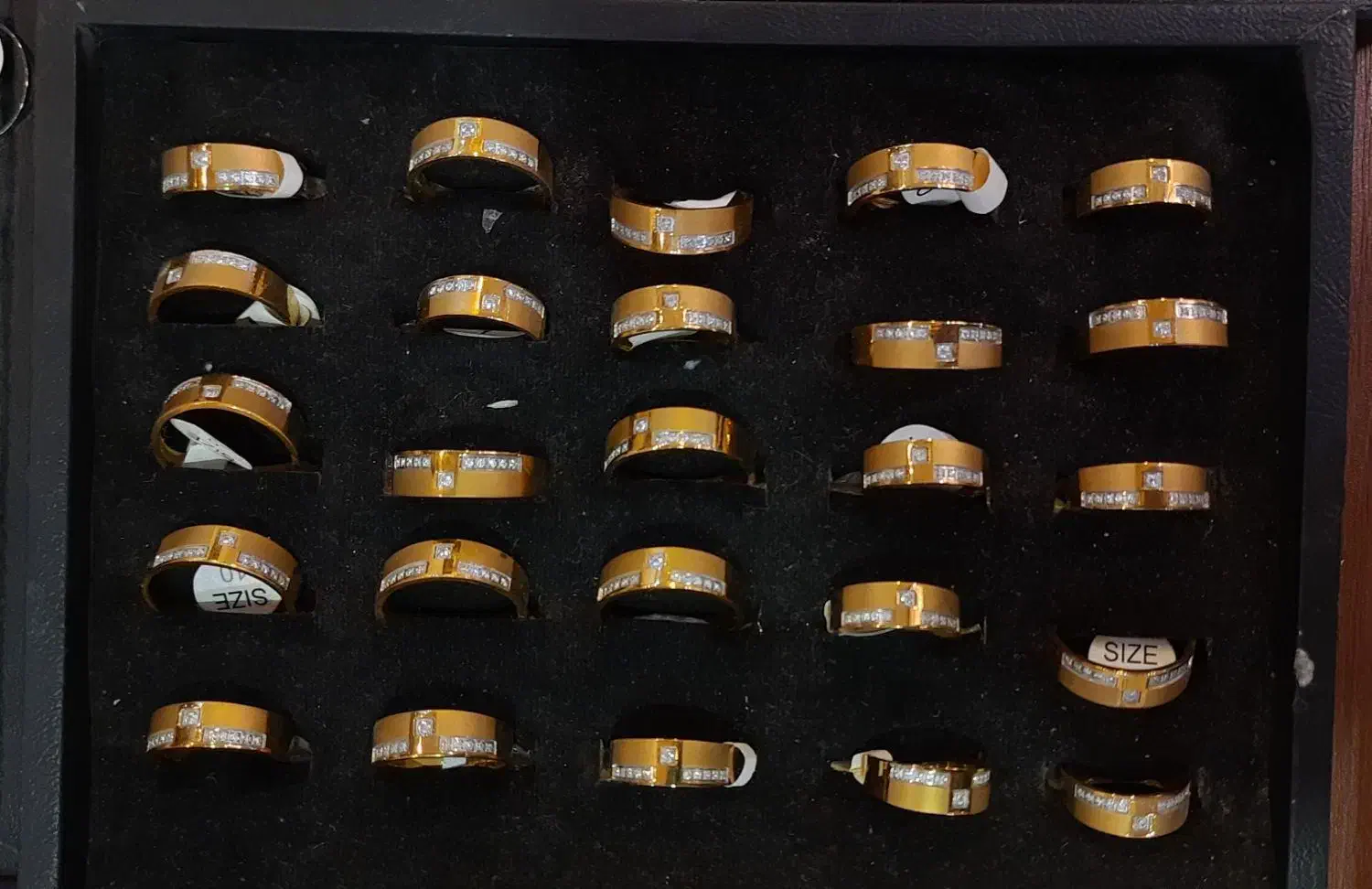 فروش خرده و عمده حلقه و انگشتر مردانه و زنانه|بدلیجات|شهرکرد, |دیوار