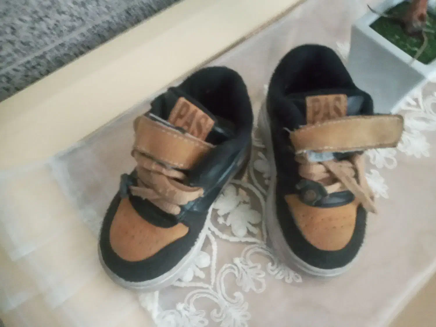 کفش بچگانه اسپرت رنگ سال شیک سایز ۲۴|کفش و لباس بچه|اراک, |دیوار