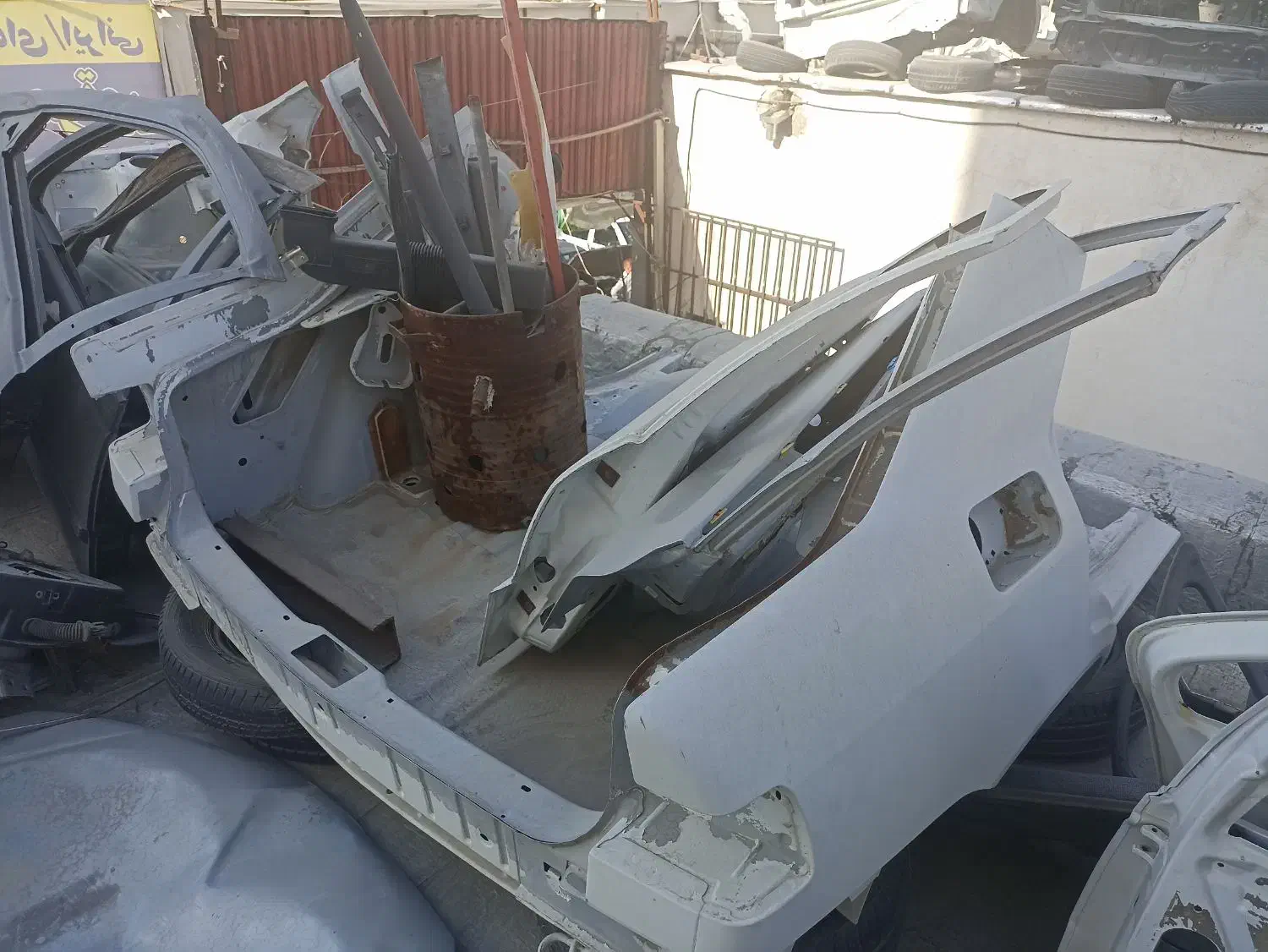 قسمت عقب زانتیا رنگ فابریک و ال۹۰ و گلگیر ۱۱۱ جلو|قطعات یدکی و لوازم جانبی|شیراز, نصر|دیوار