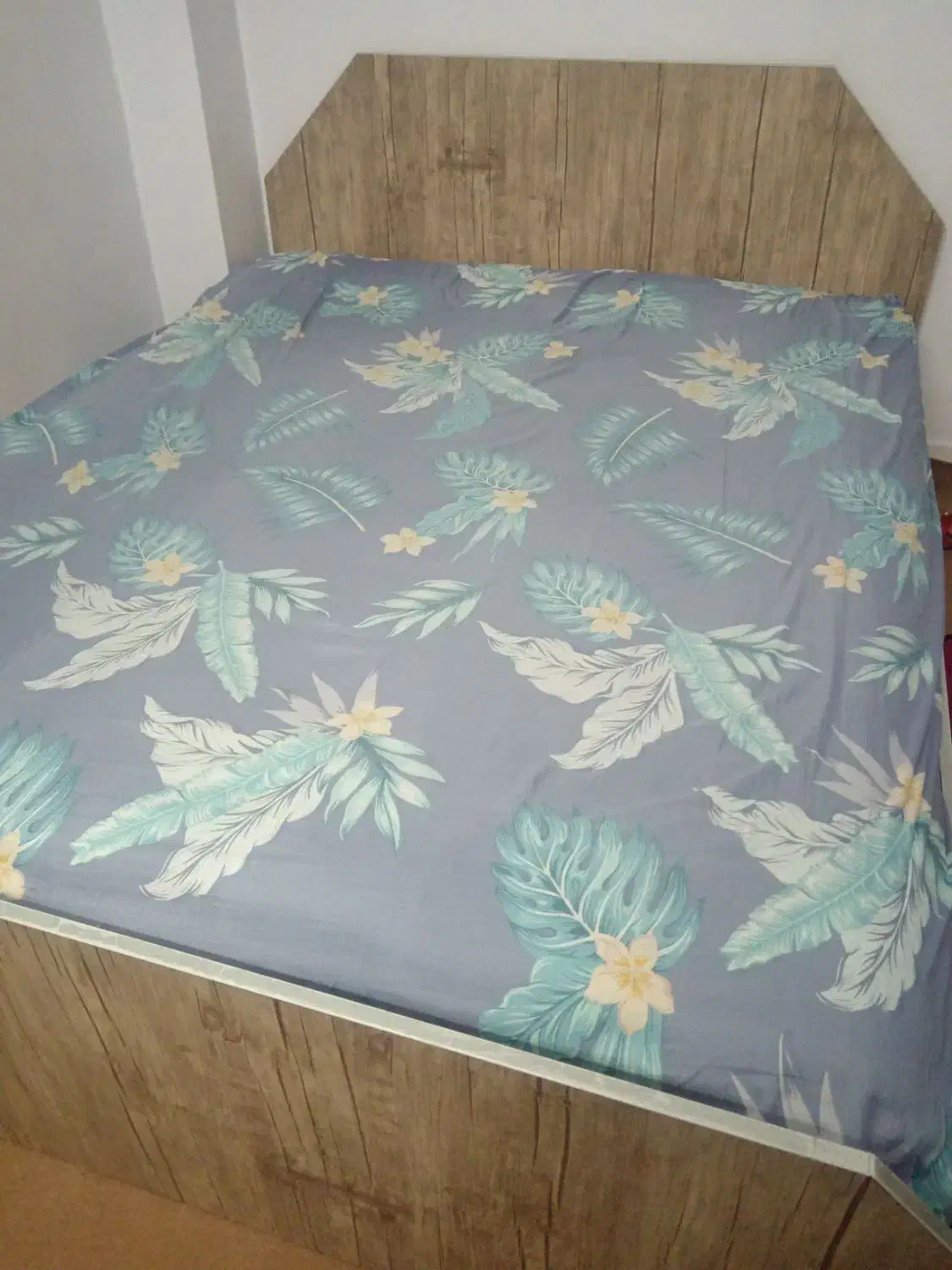 دوعدد تخت و تشک تک و دونفره مناسب باغ|تخت و سرویس خواب|زنجان, |دیوار